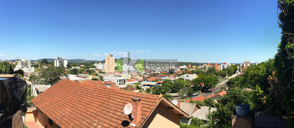 RESIDÊNCIA DE 357m2 EM TERRENO COM 1.000m2