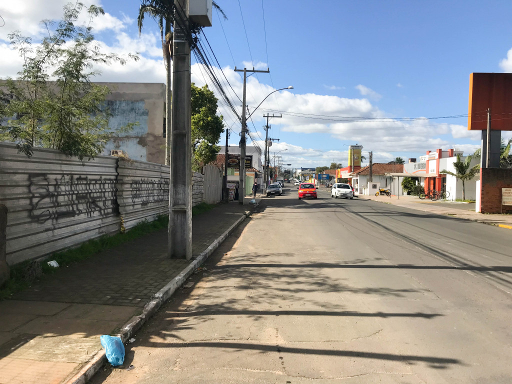 AMPLO TERRENO COMERCIAL EM REGIÃO CENTRAL