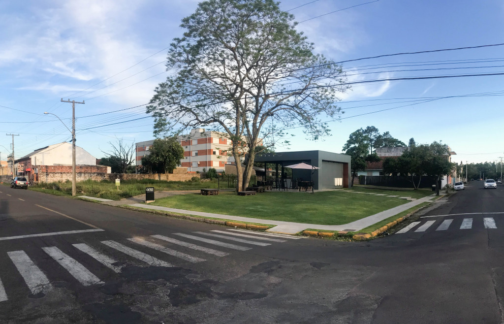 AMPLO TERRENO COMERCIAL DE ESQUINA NO CENTRO