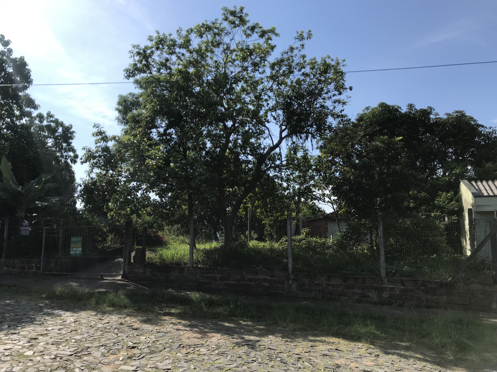 Amplo terreno no Bairro São João - Testada dupla