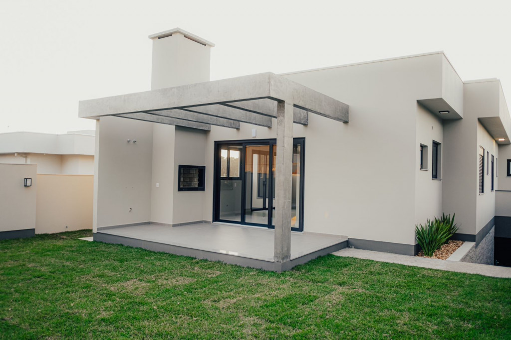 MODERNA CASA COM SUÍTE + 2D - PORTO RICO