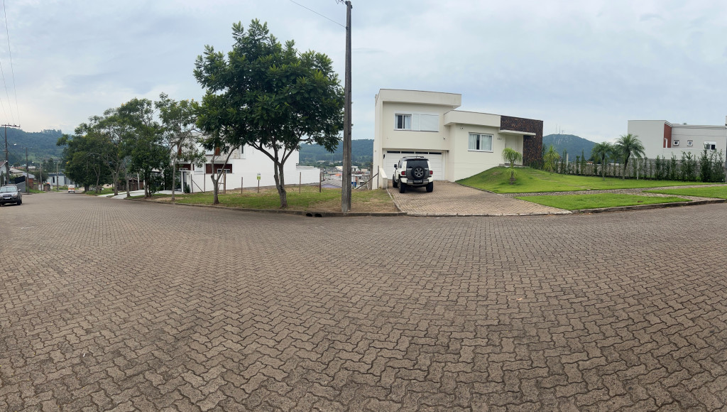 TERRENO COM 21,53m DE TESTADA NA RUA DO FORO